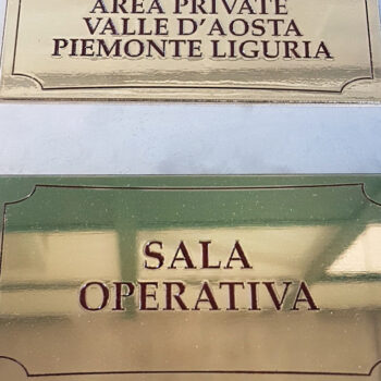 Targhe da parete in ottone inciso e lucidato - TraSparente Group
