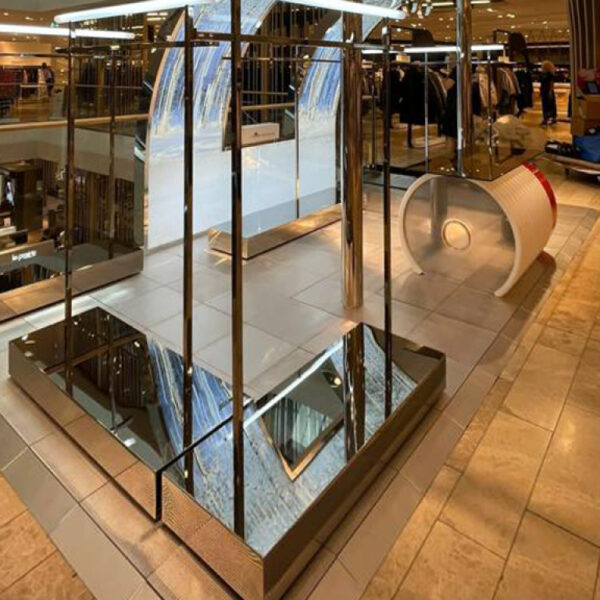 Allestimento corner shop all'interno di grandi magazzini - TraSparente Group