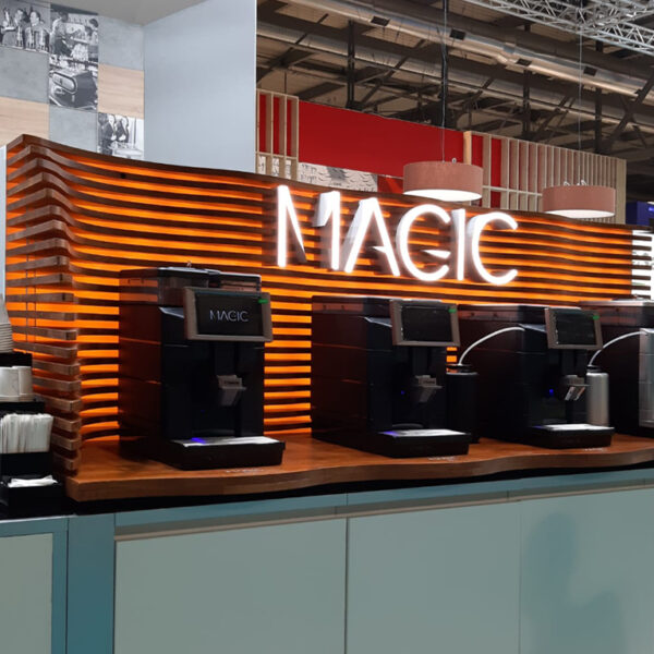 Stand espositivo in legno e resina con impianto a led - TraSparente Group