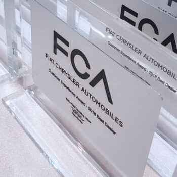 Targa premio personalizzata in plexiglas trasparente - TraSparente Group