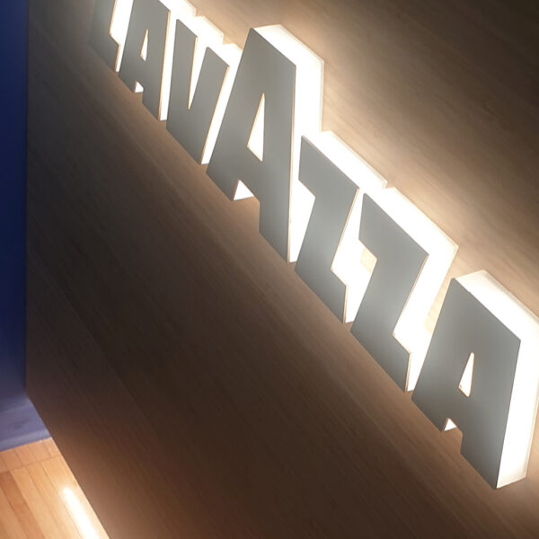 Insegna luminosa per torrefazione Lavazza - TraSparente Group